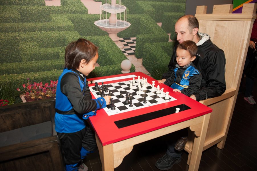 GIANT CHECKERS BOARD SET, Magic Special Events